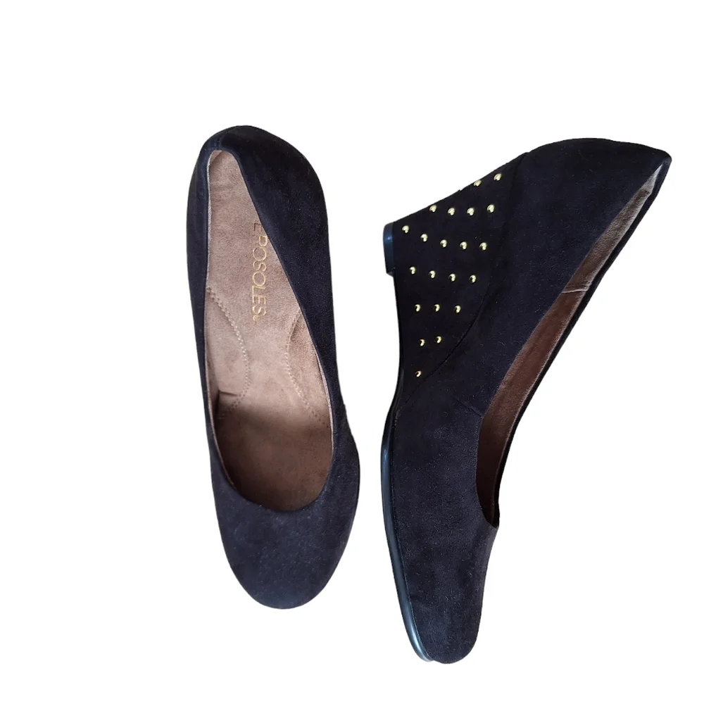 Aerosoles Women's Plum Tree Black Suede Studded Wedge Heels Pumps Like New sz7